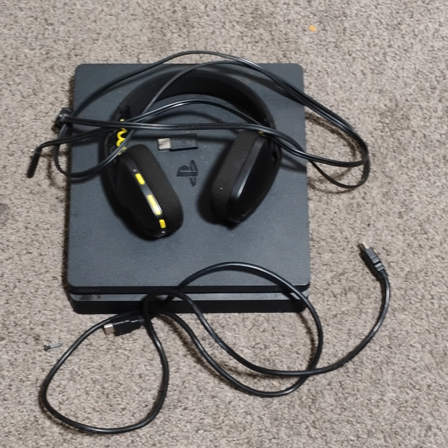 PS4 slim and wireless a headphone with usb
