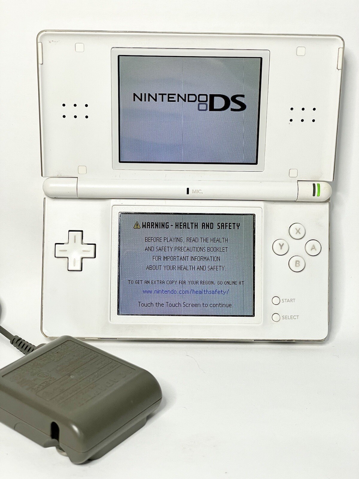 Nintendo DS Lite W/Charger USG-001- Polar White – GOOD CONDITION