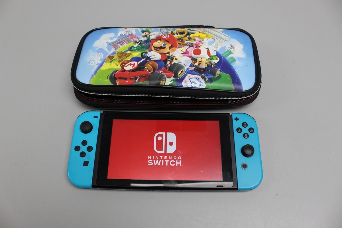 Nintendo Switch with Neon Blue Joy-Cons (HAC-001-01) (C31034322)