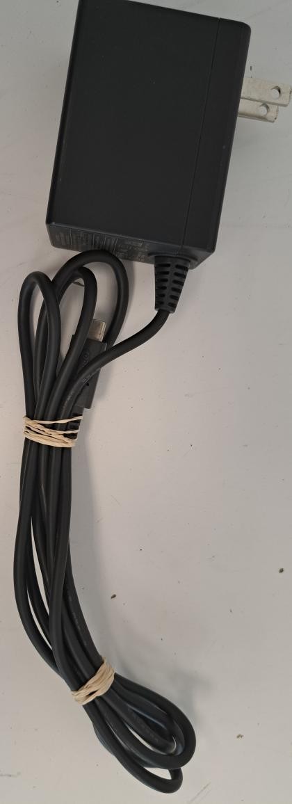 NINTENDO SWITCH W/ DOCK & CORD IN GOOD CONDITION AS PICTURED TESTED (P10023547)