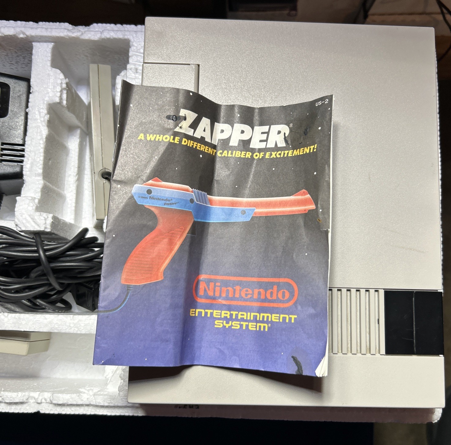 Nintendo Entertainment System NES Action Set CIB Box With Zapper And Game