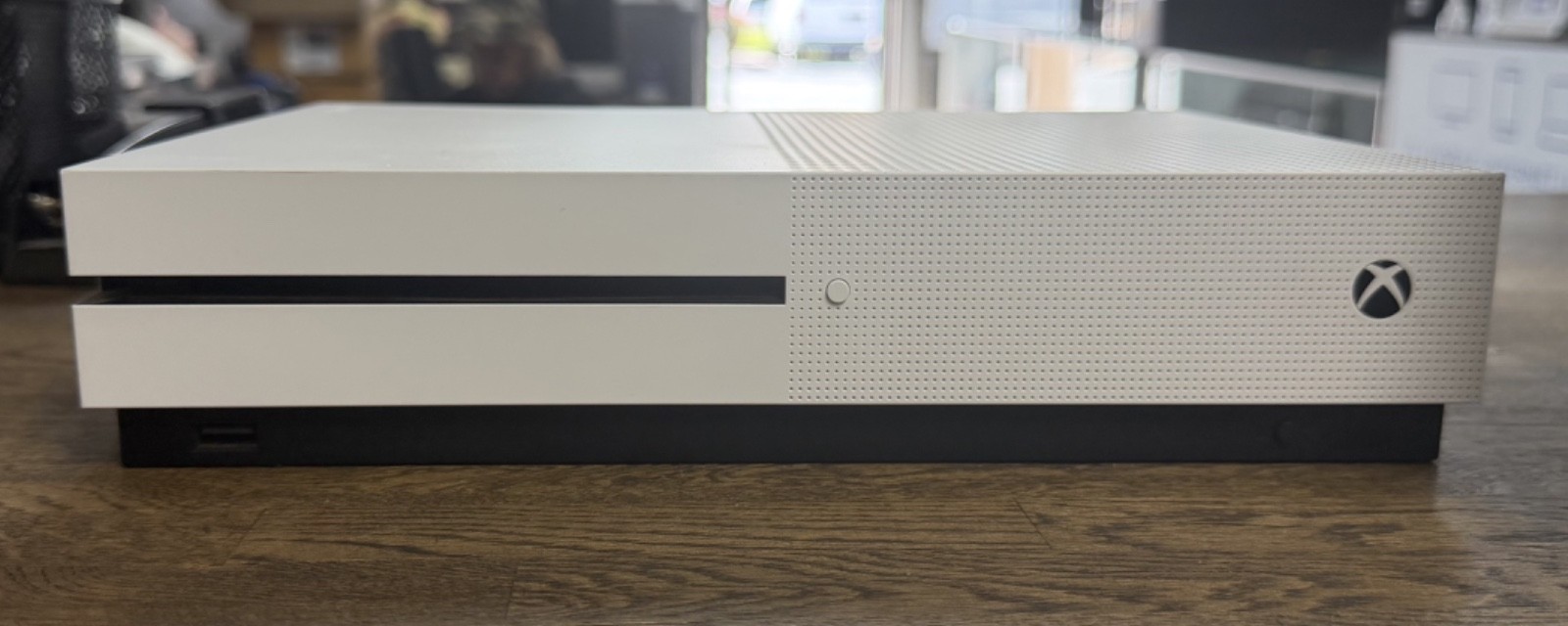 MICROSOFT XBOX ONE S – CONSOLE – 500GB – With Controller AND GAME INCLUDED