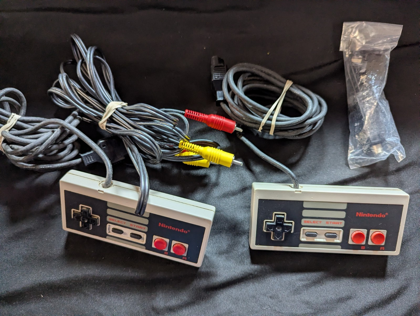 Nintendo NES Action Set Console Zapper Box Tested
