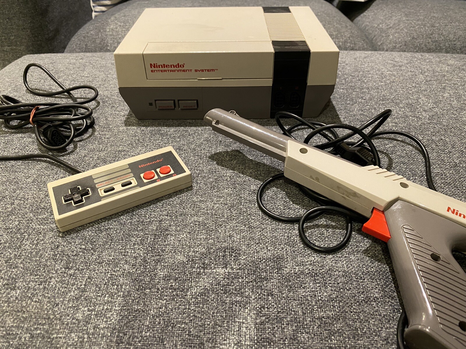1985 Original NES Nintendo System Console + Controller And Gun. Tested And Works