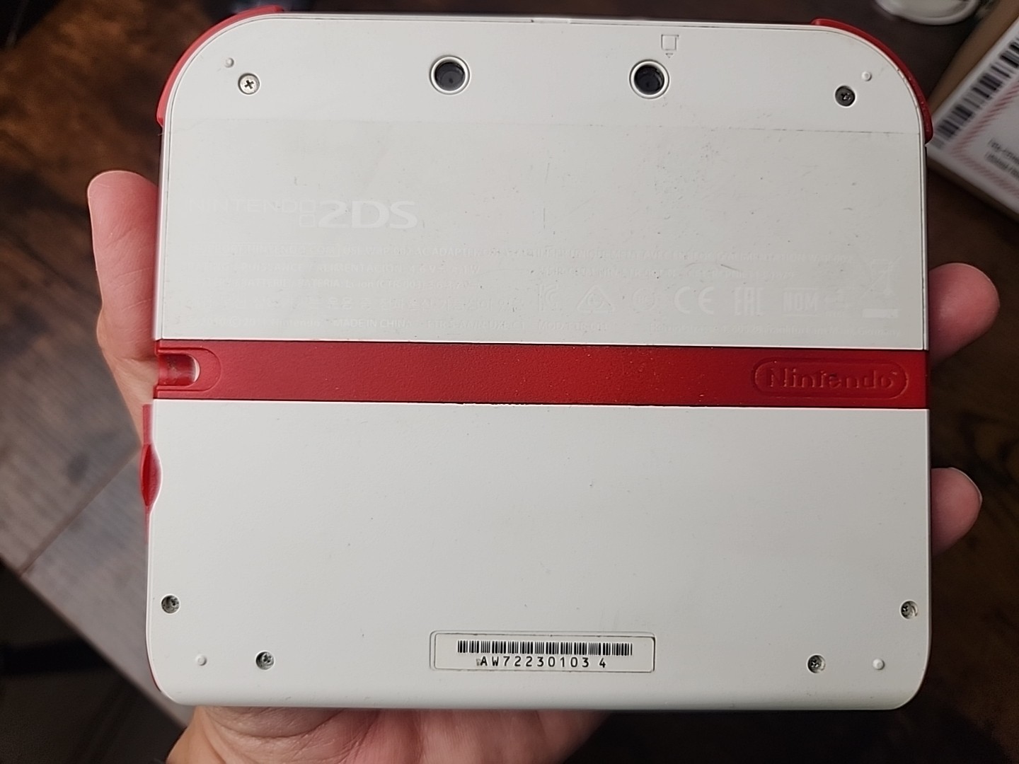 Nintendo 2DS Handheld Game Console FTR-001 White/Red With Memory Card & Charger