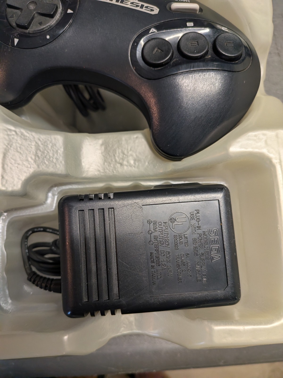 SEGA Genesis 16-Bit Console Model 1 1601 in Box w/ Controller, Cords, & Sonic!