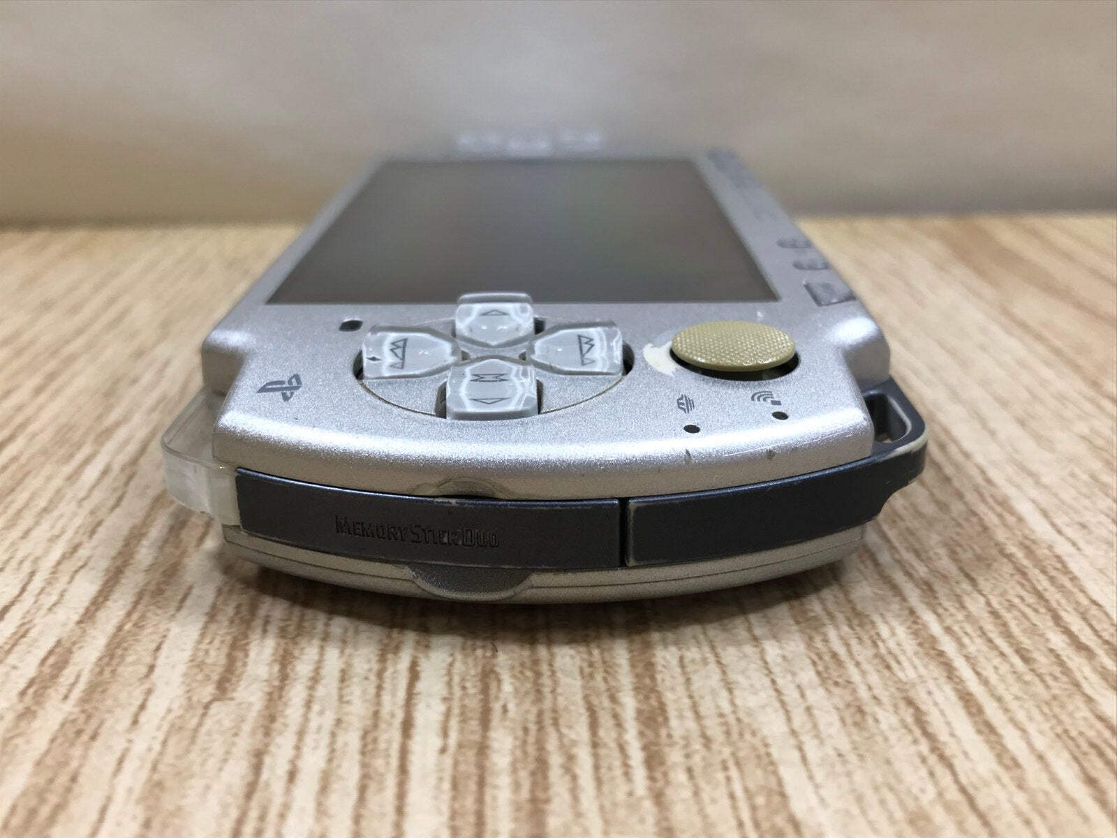 PSP-2000 ICE Silver Console Japan – With Defects GE1697