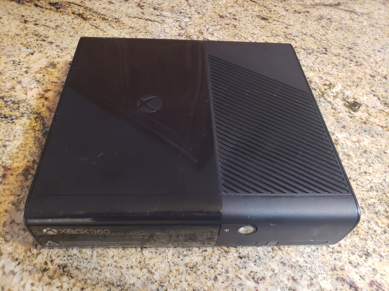 Xbox 360 E Console Model 1538 4GB – Bundle: Controller, Power Supply, Game