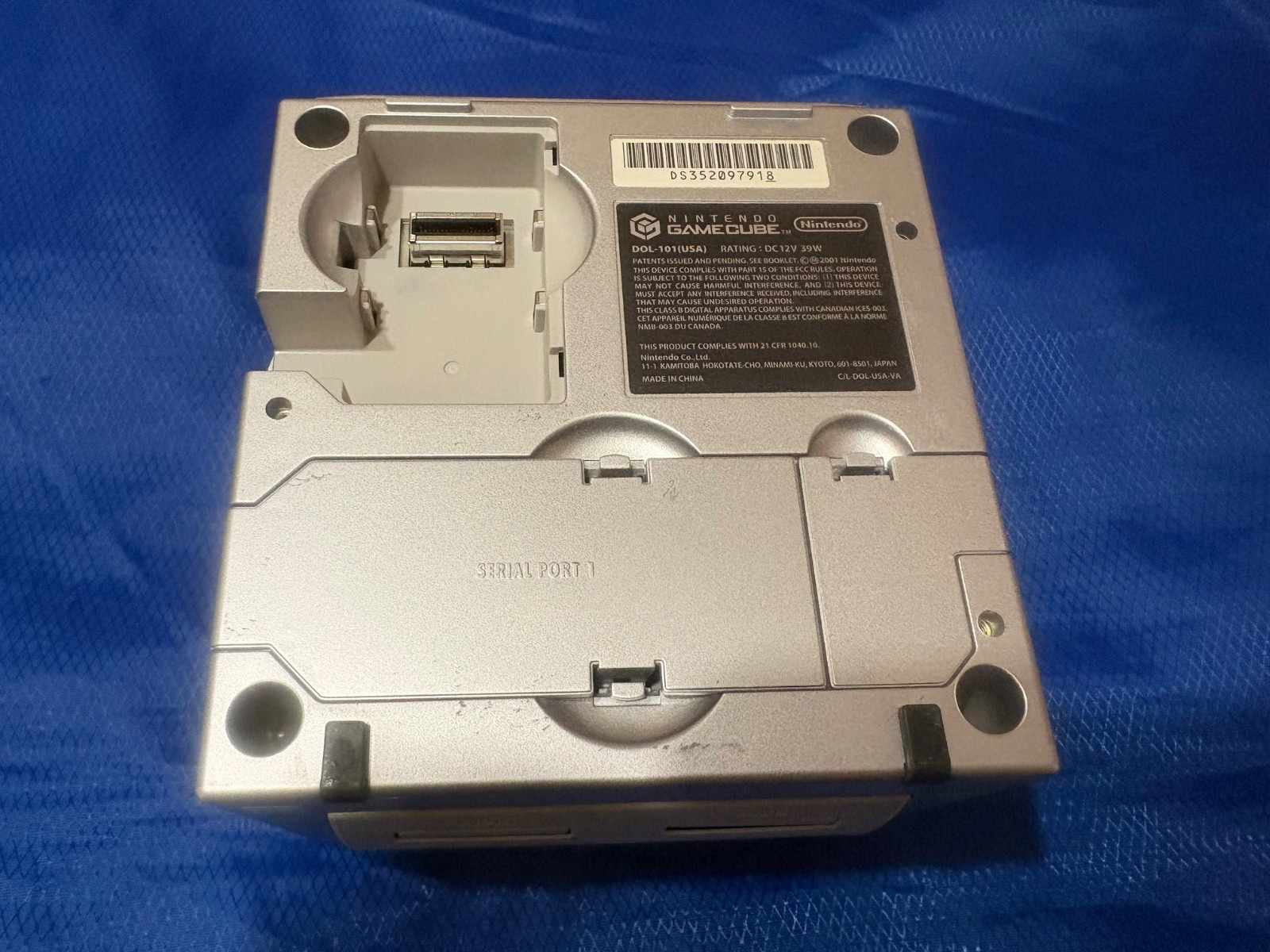 Nintendo GameCube Platinum Console – Silver parts or repair
