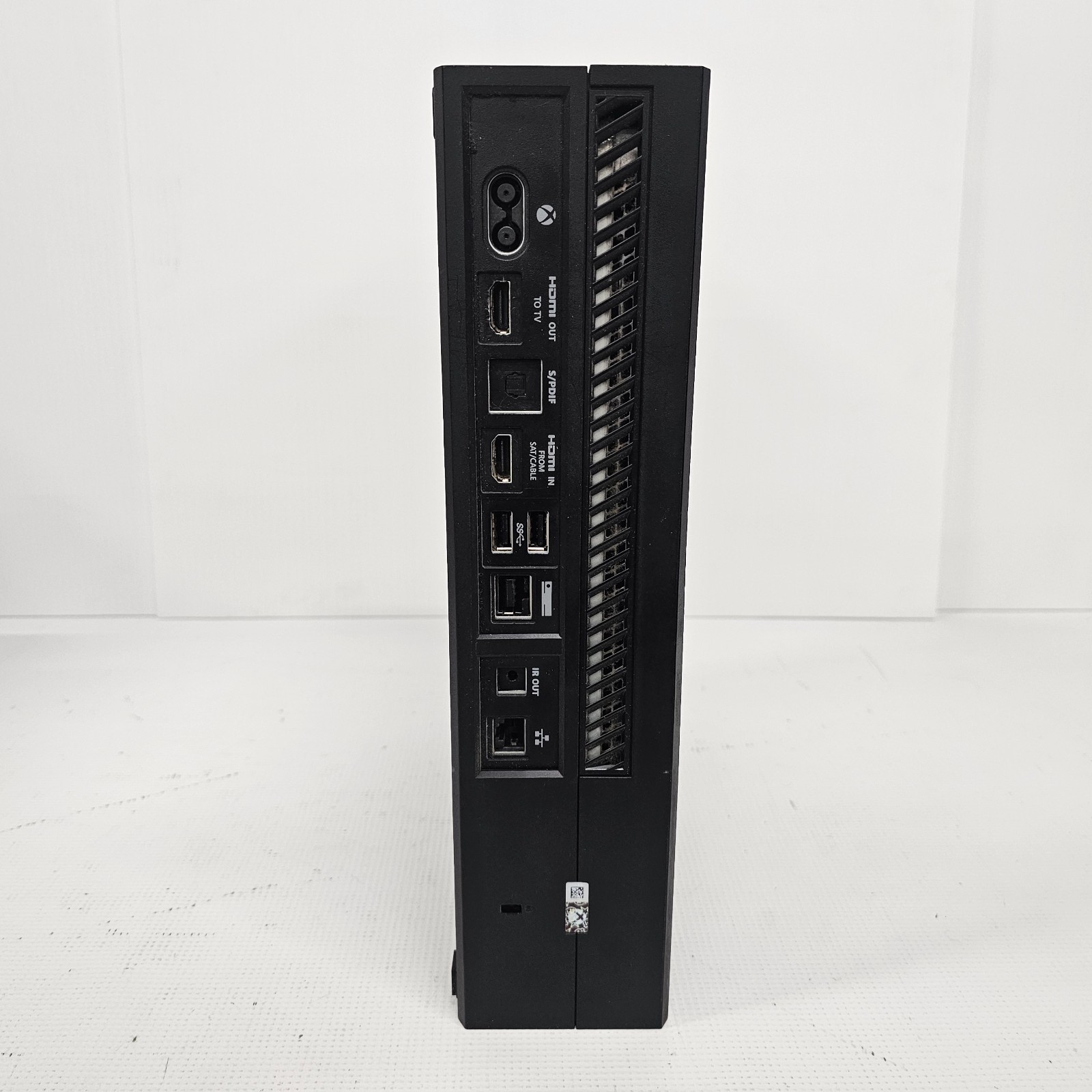 Microsoft Xbox One 1540 1TB Home Console Black (works as-is bad disc drive)