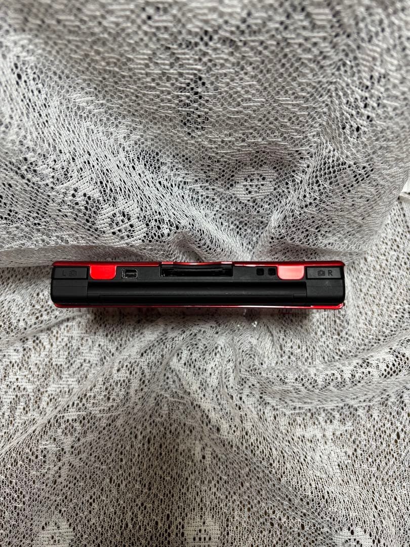 Nintendo DSi Console Matte Black (with Glossy Red Case)