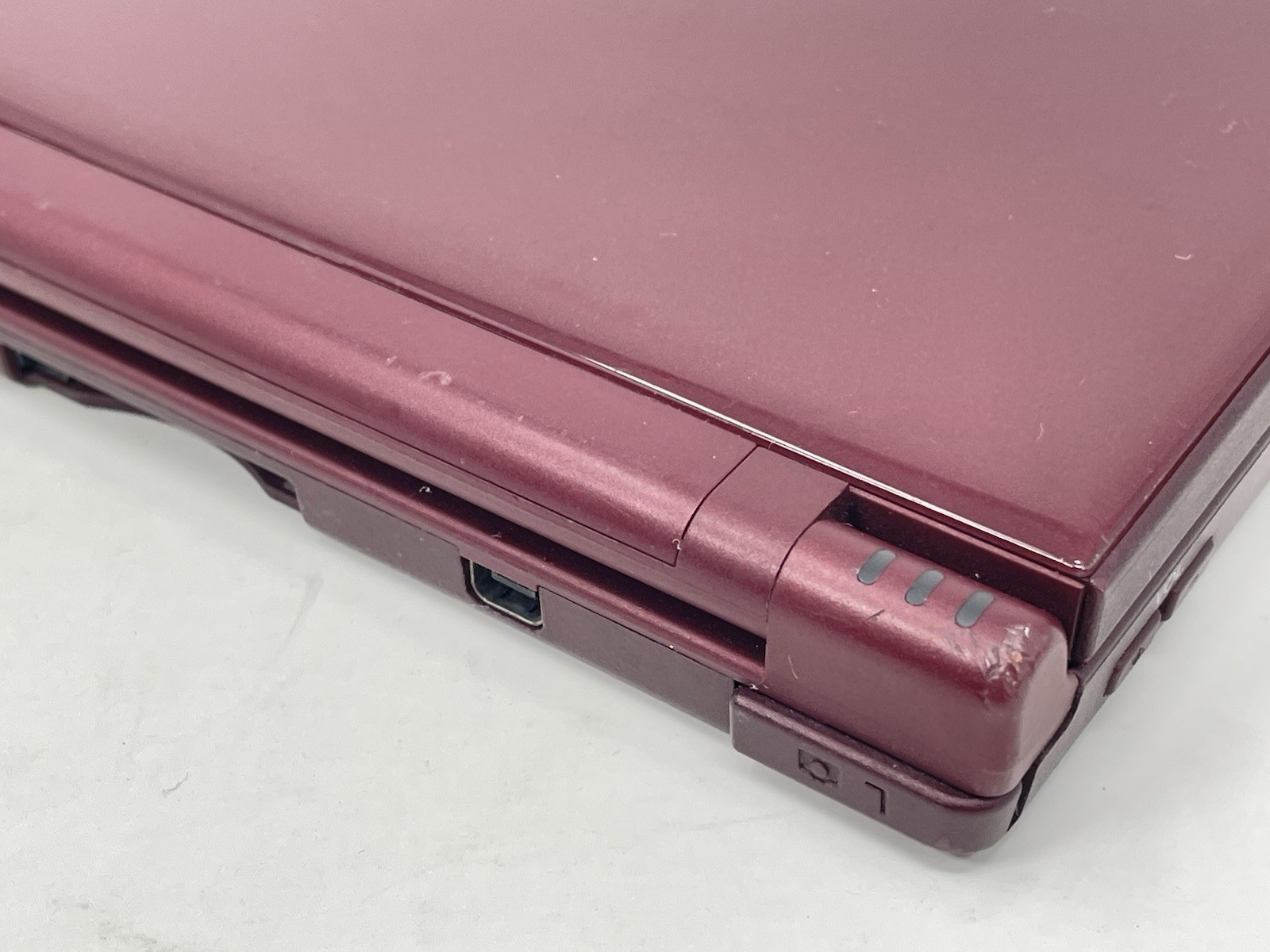 Nintendo DSi XL Handheld Game Console UTL-001 Burgundy W/ Charger Only Works