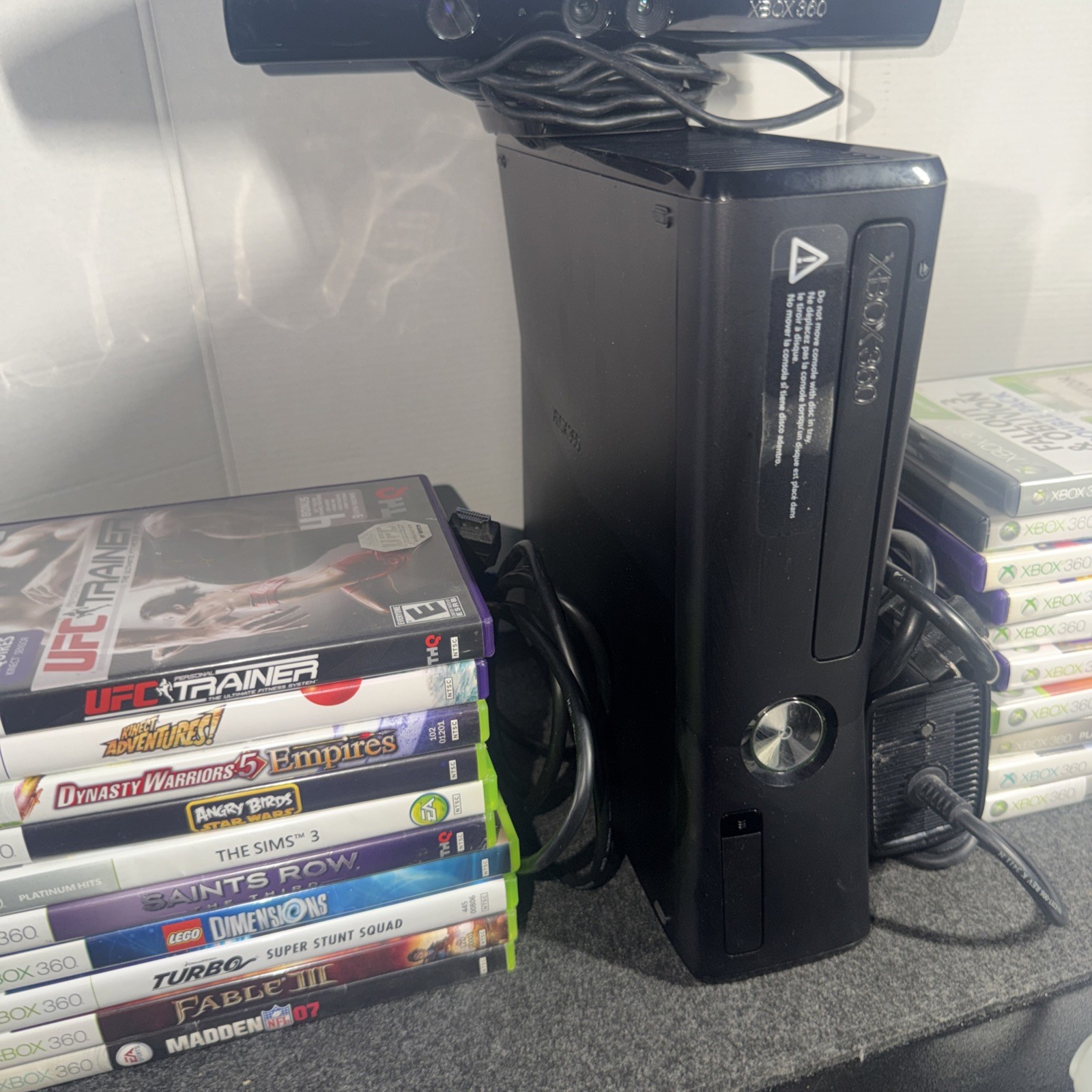 Microsoft Xbox 360 S Slim Kinect Console 2 controllers 20 Games 250GB TESTED