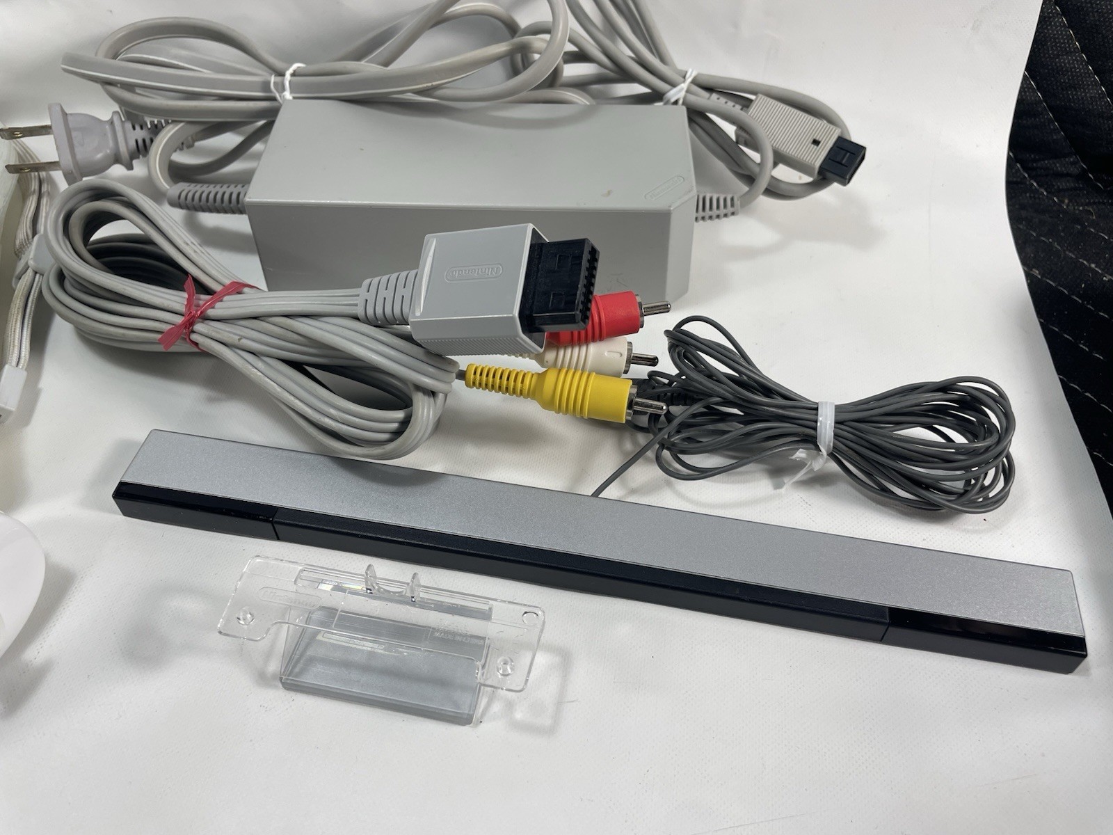 Nintendo Wii Console Bundle RVL-101 Tested Working 1 Remote Cables Stand Sensor