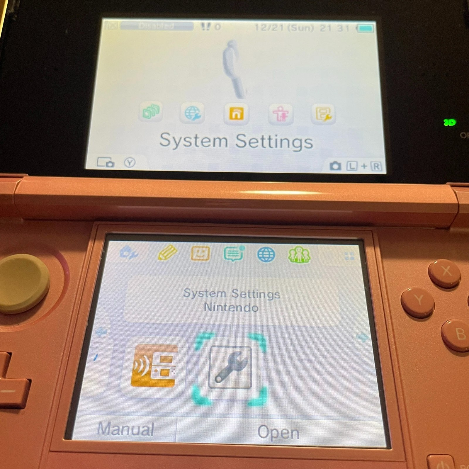 Nintendo 3DS Console Region Free Tested 32GB SD Charger Stylus Set Very Good