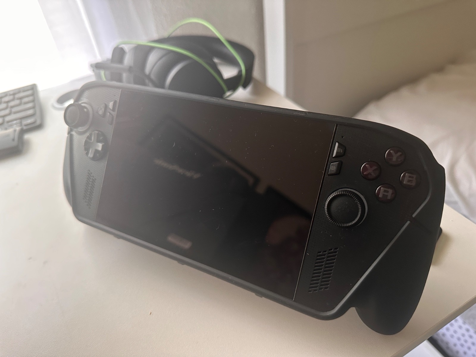 ASUS ROG Xbox Ally HANDHELD FHD 120Hz Ryzen Z2 Extreme 24GB RAM 1TB SSD