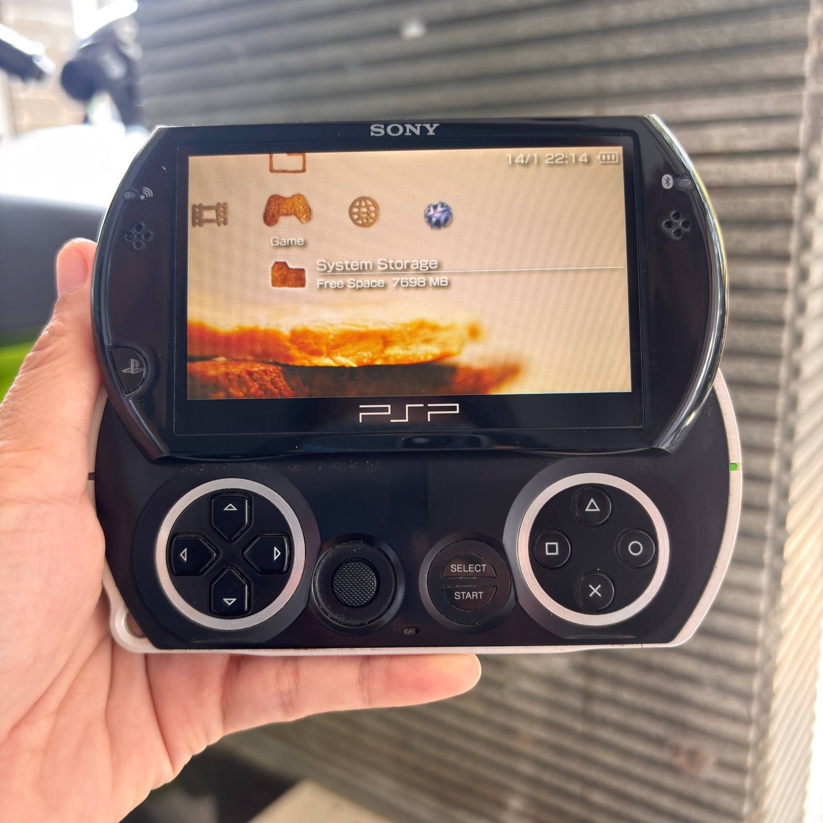 Pre-Owned Sony PSP GO Black PSP-N1004 – See Photos Read Description!!!