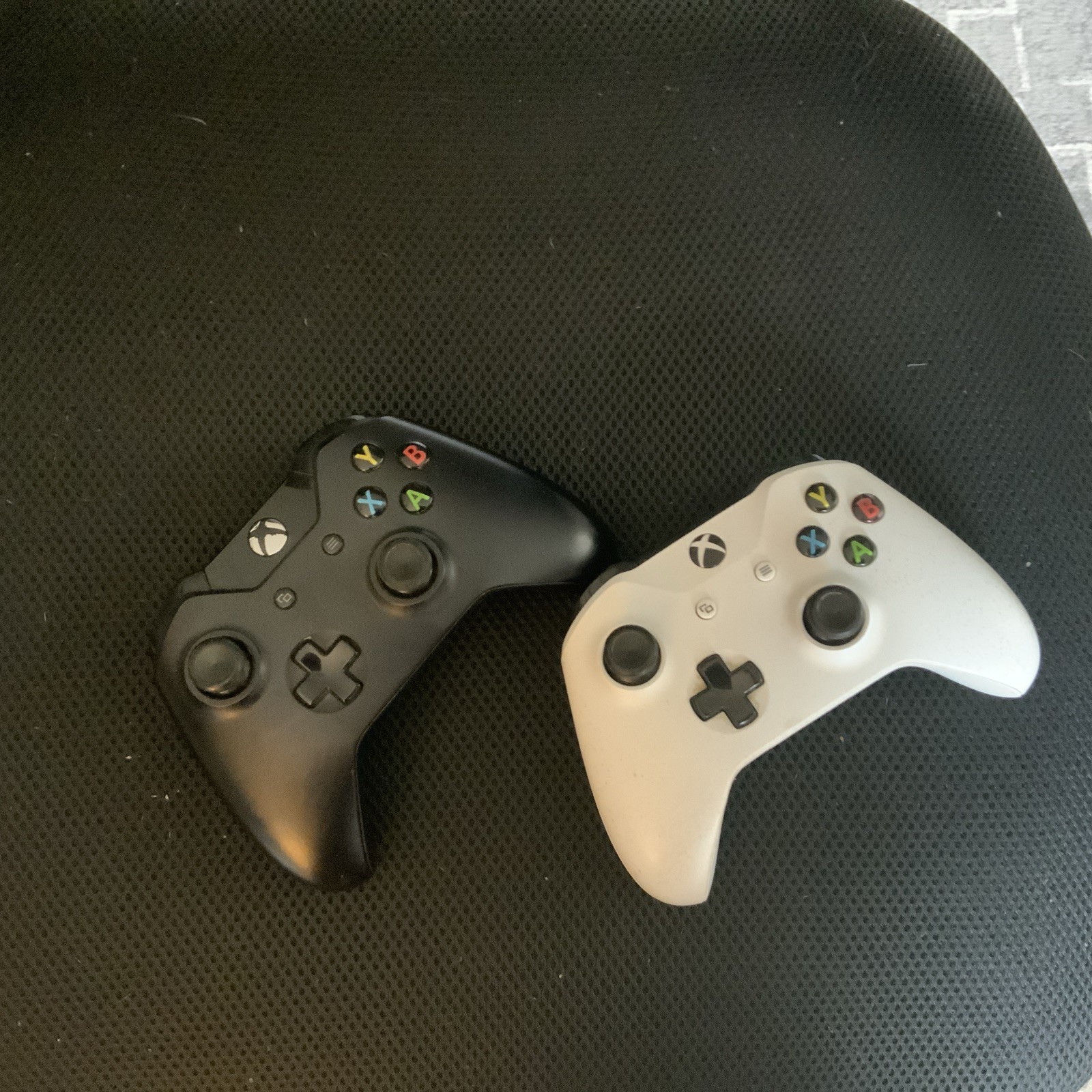 Microsoft Xbox One 500GB Black Console Model 1540 with 5 Controllers and Games!