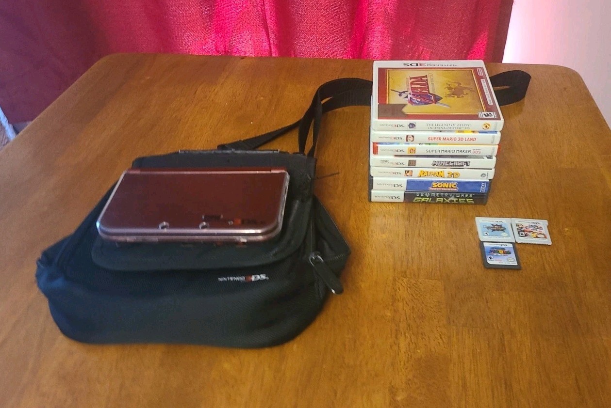 (Used / Read Desc.) Nintendo 3DS XL w/ Case, Bag & Misc. Games