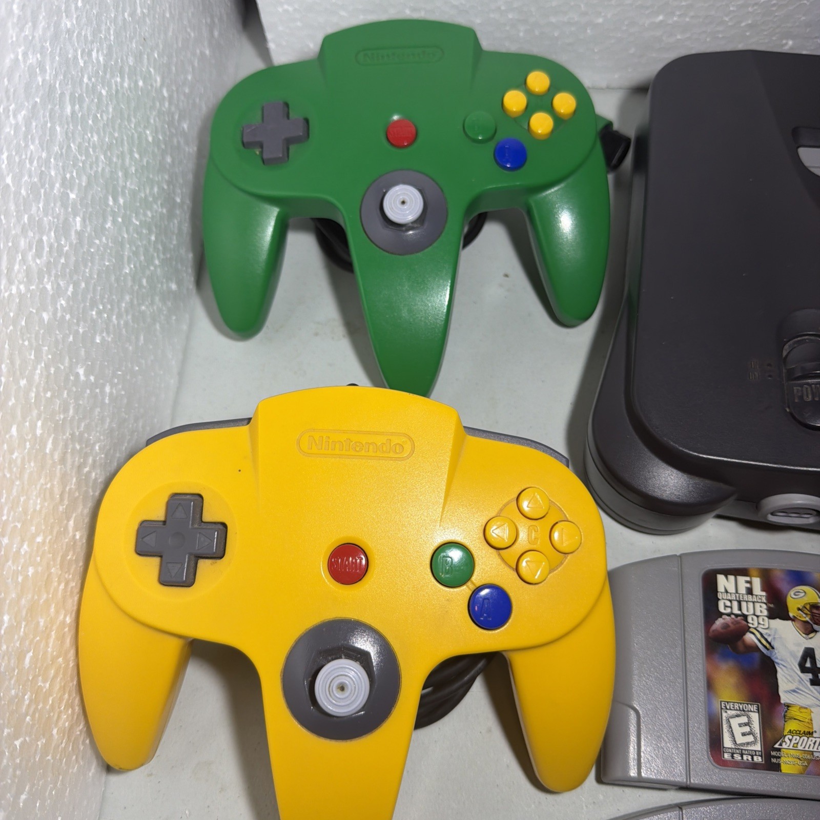 Nintendo 64 N64 Console Bundle w/ 2 Controllers, Power & AV Cables, 3 Games