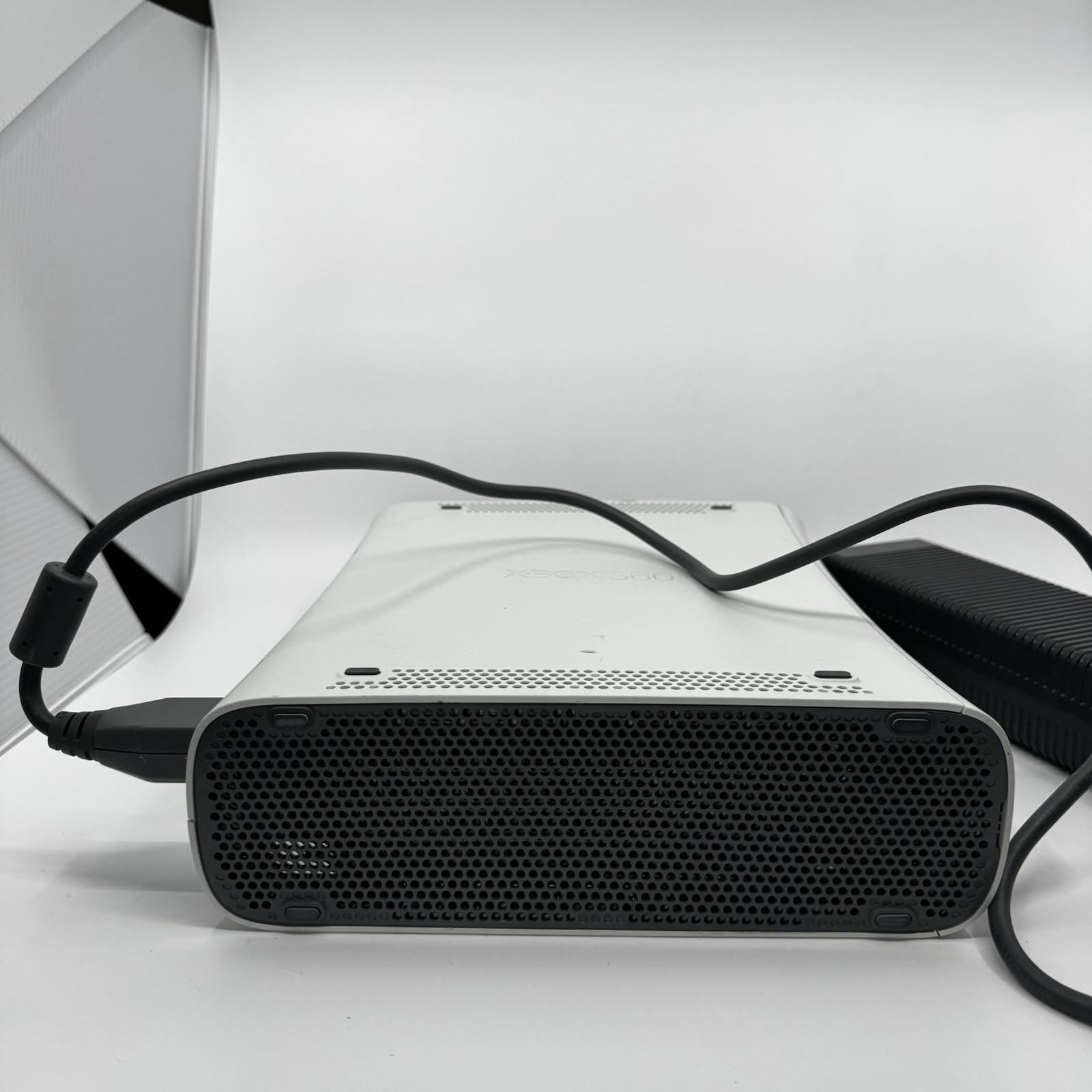 Xbox 360 S Slim Model 1439 White Console W/Controller No Hard drive Tested Works
