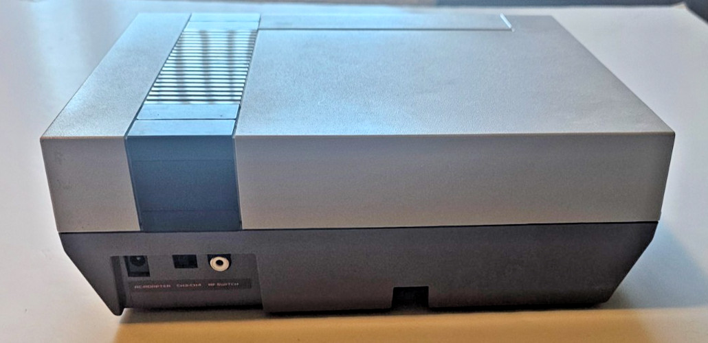 Original 1985 NES Console Bundle (System, Zapper, Super Mario/Duck Hunt) TESTED