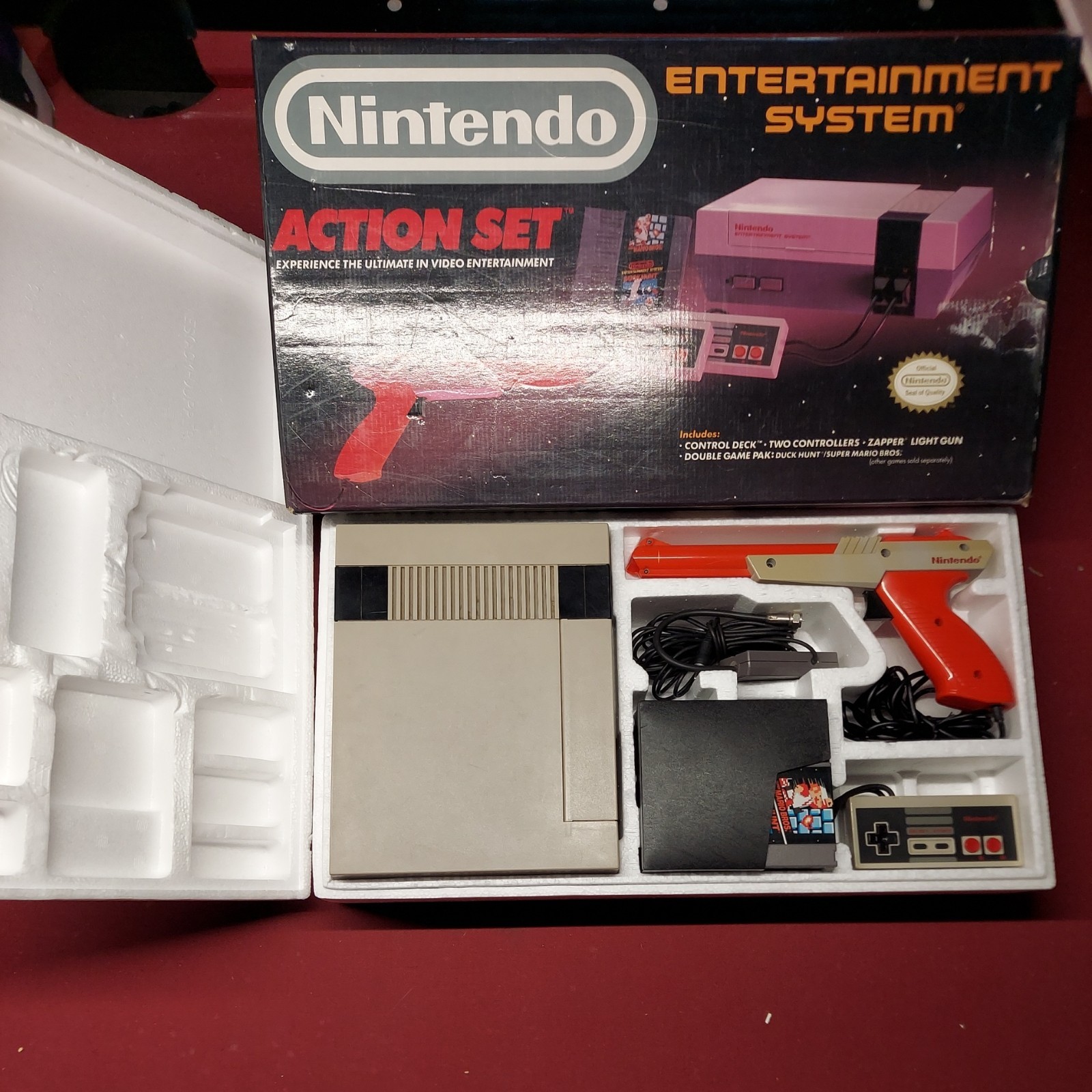 Nintendo NES Action Set Console System Tested Working Controllers Zapper Mario
