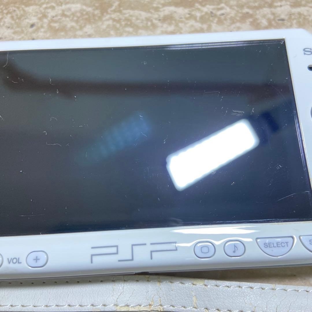 Sony PSP 2000 Ceramic White Almost Unused Complete in Box 6760