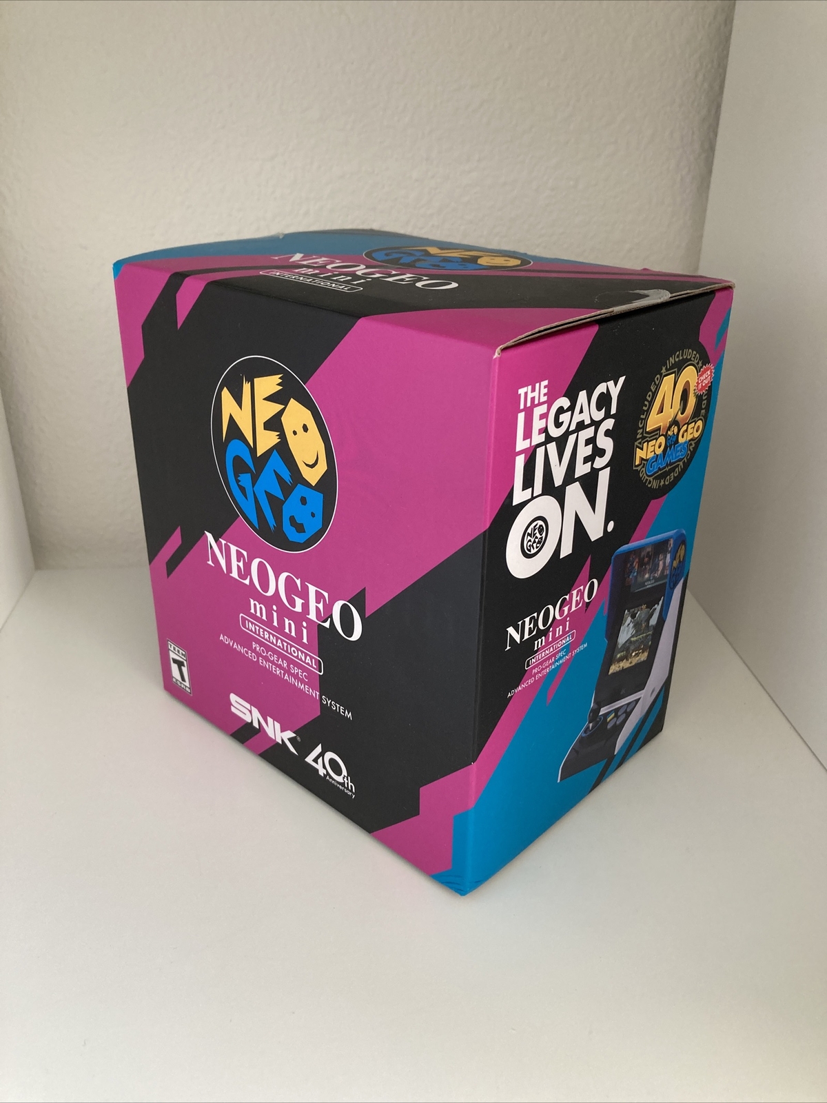 NeoGeo mini￼ (International version with 40 Games) Brand New