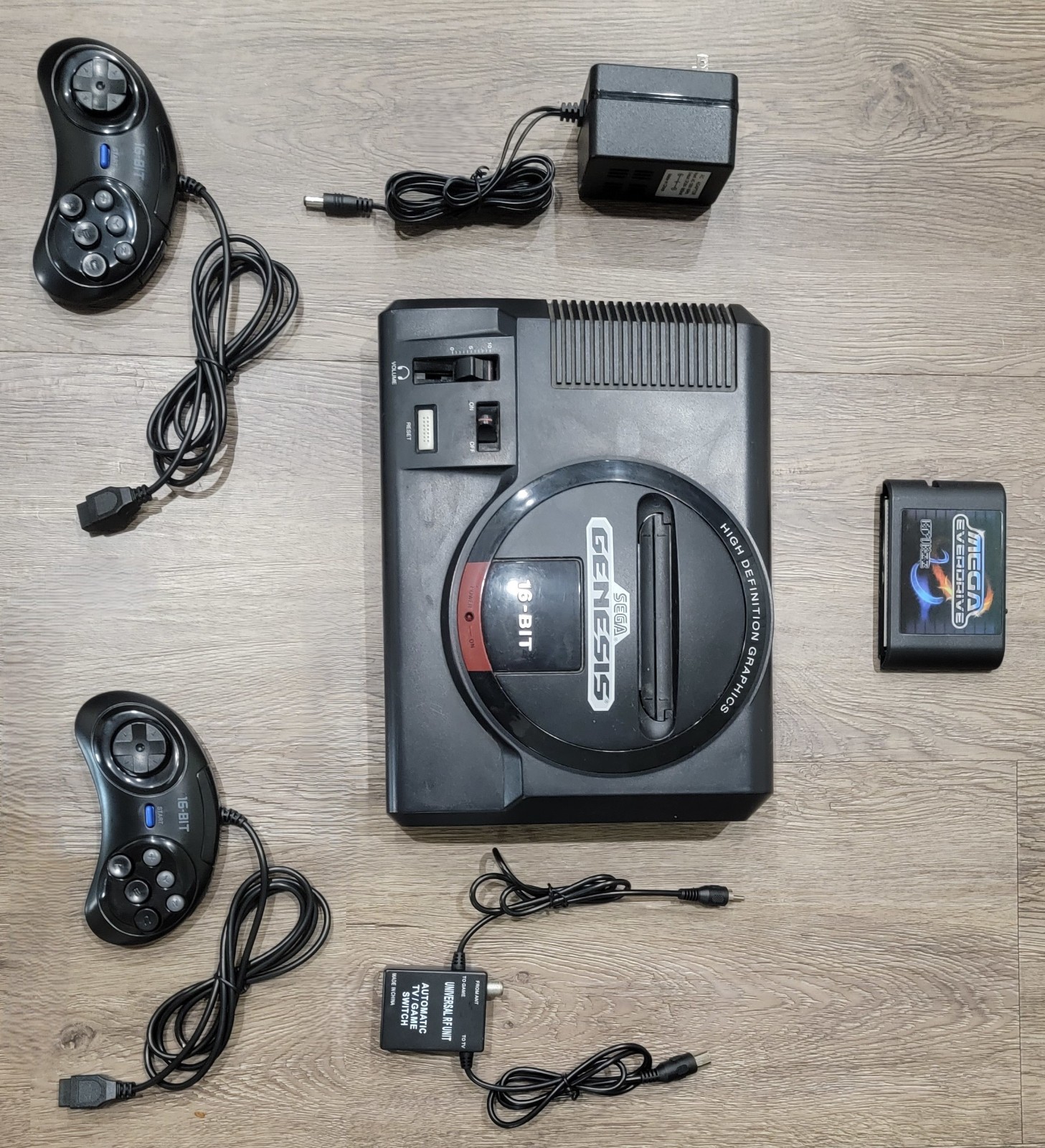 Sega Genesis Console Bundle (2 controllers, cables and everdrive cart)