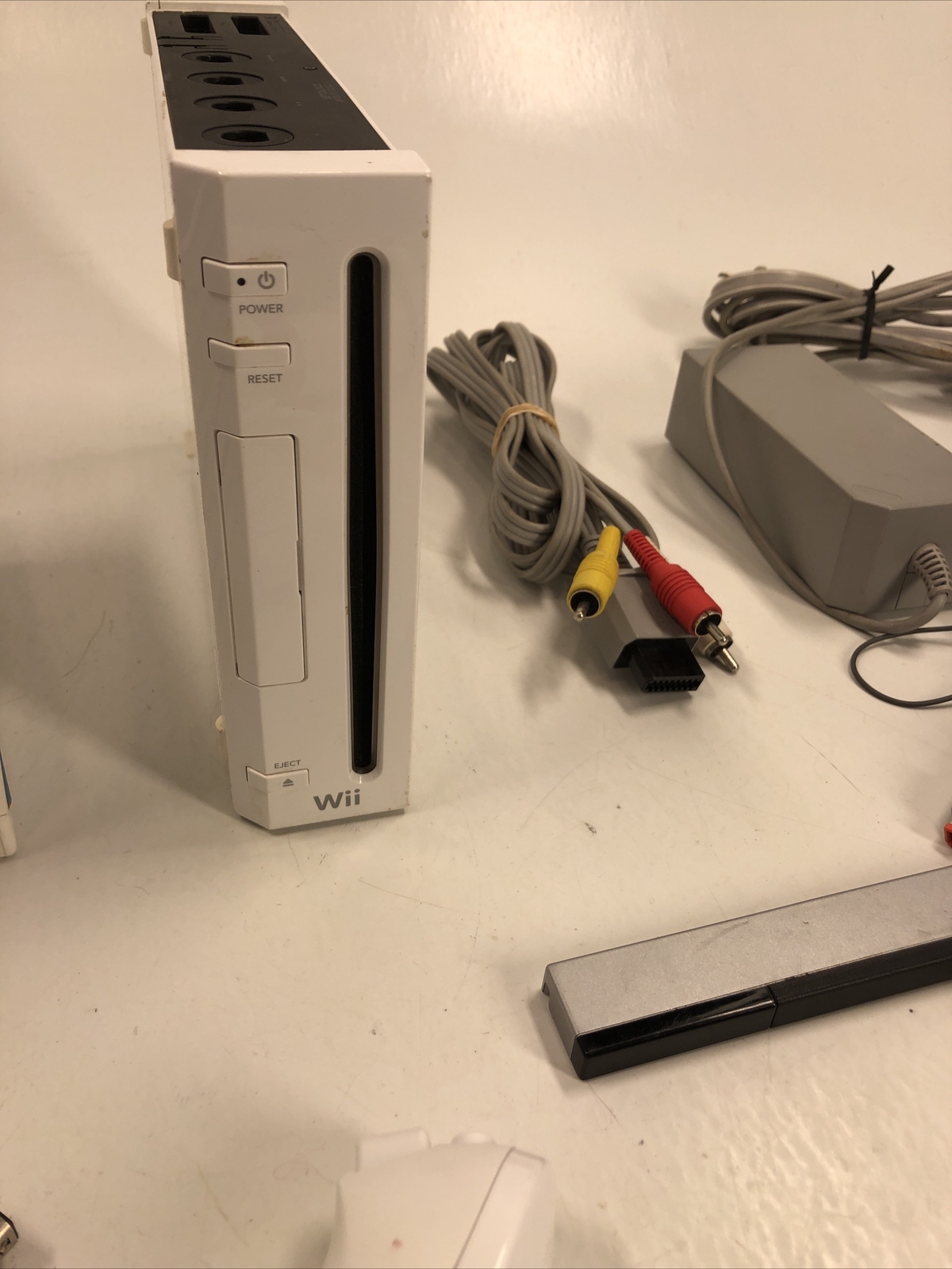 Nintendo Wii White System Console Bundle, Controller 10 Games More