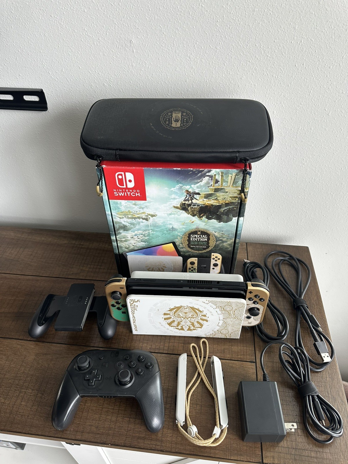 Nintendo Switch OLED HEG-001 The Legend of Zelda: Tears of The Kingdom *Used*