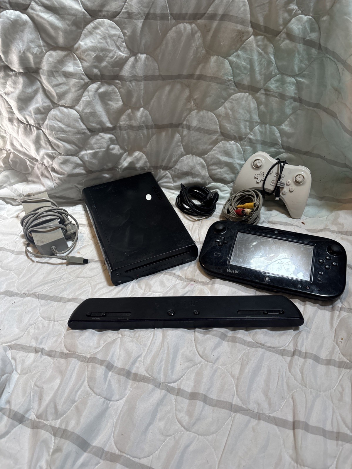 (Wii U) full set. comes with super mario bros 3D world/nintendo land (digital).