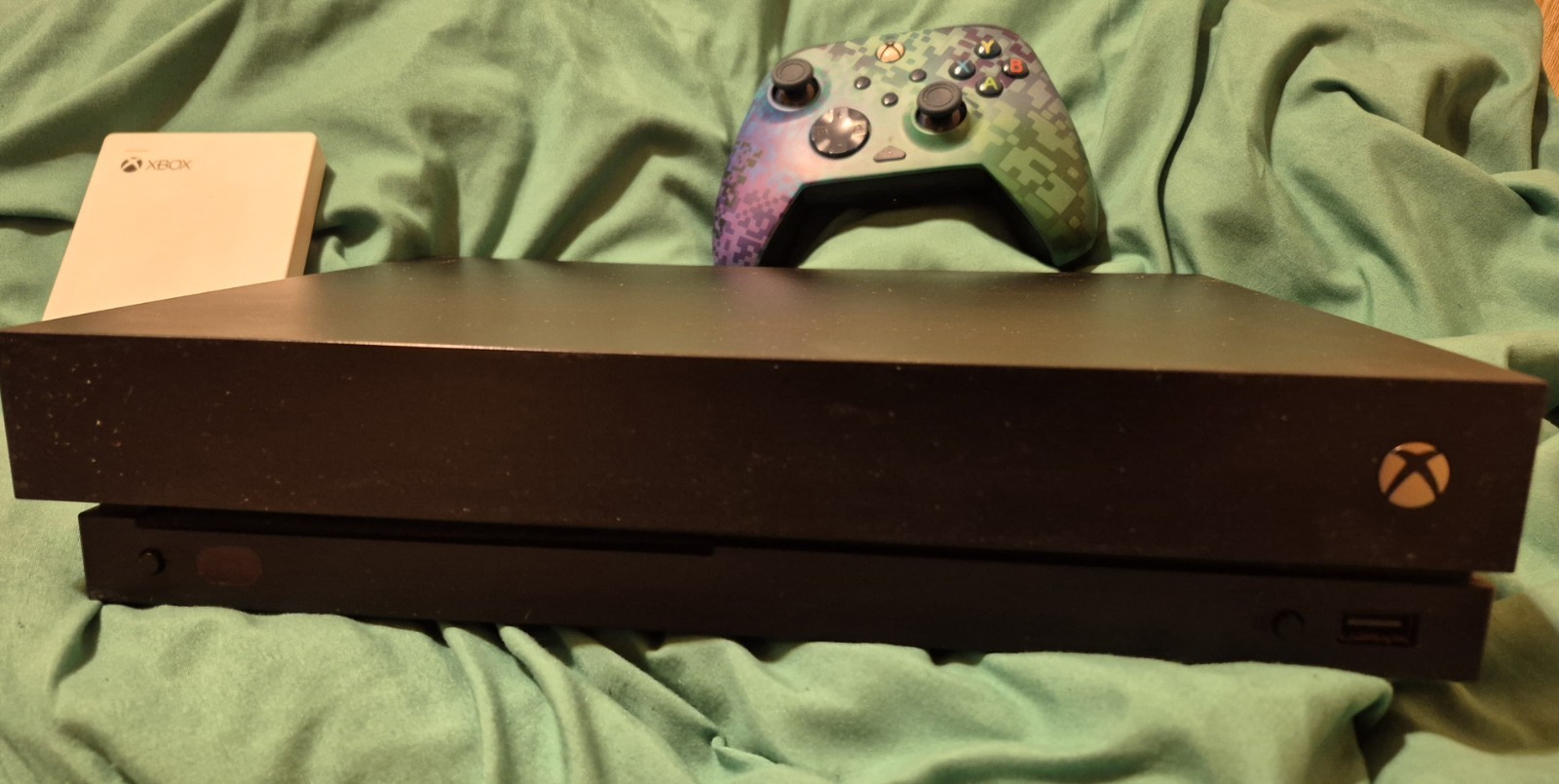 1tb xbox one x + seagate game drive 2tb external + controller bundle