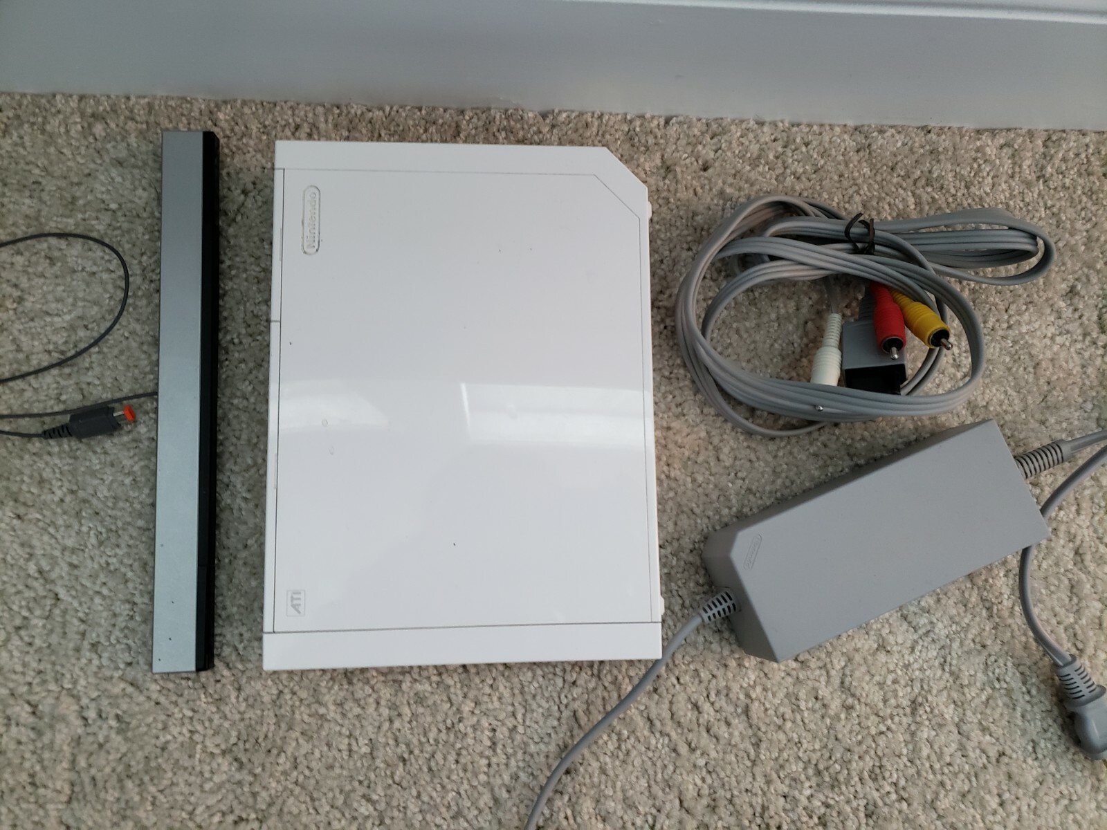 Nintendo Wii Bundle – Controller, Joystick, 2 Games (NBA Jam) – Works, All cords