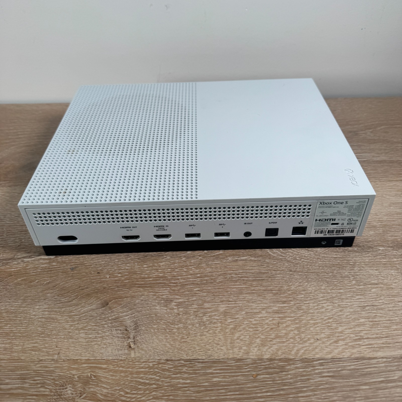 Microsoft Xbox One S 1TB 1 Controller 5 Games Model 1681 – TESTED – Read