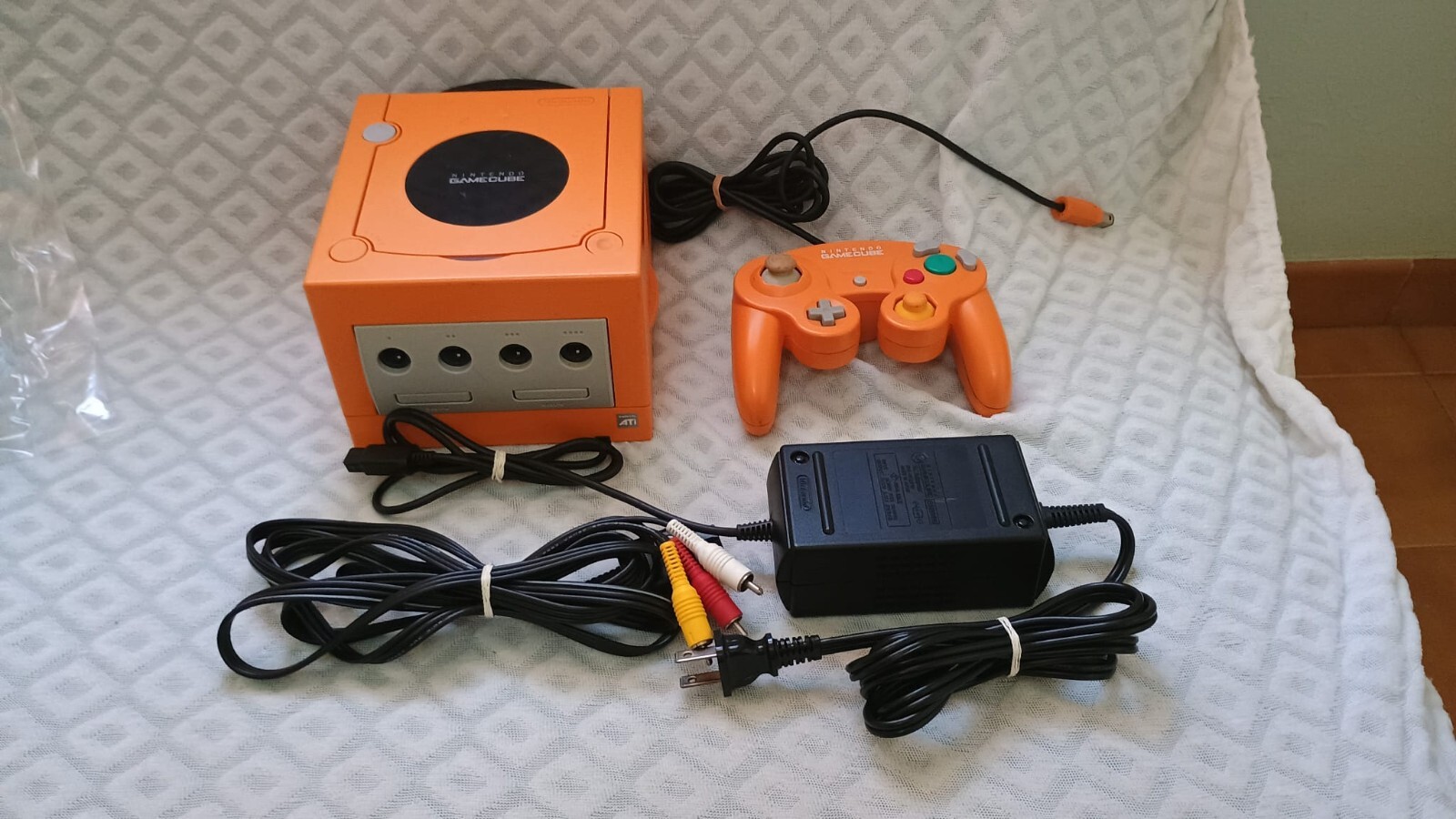 Game Cube-Console-Orange-NTSC-Jap