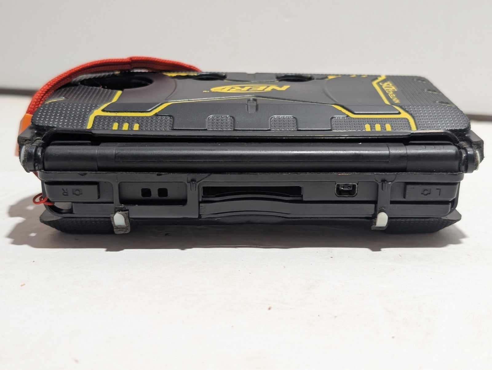 Nintendo DSi Bundle (DSi + NERF Case + Charger + Stylus + Game)