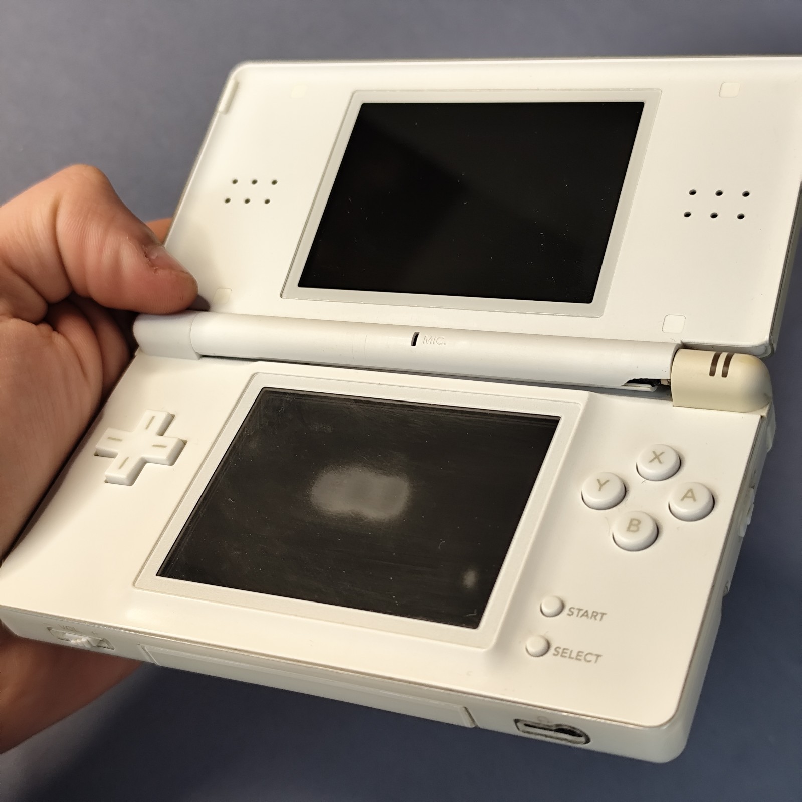 Nintendo DS Lite Console USG-001 – White White – GOOD CONDITION