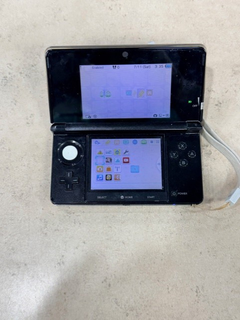 Nintendo 3DS 2GB Handheld System – Cosmo Black – 4 Games