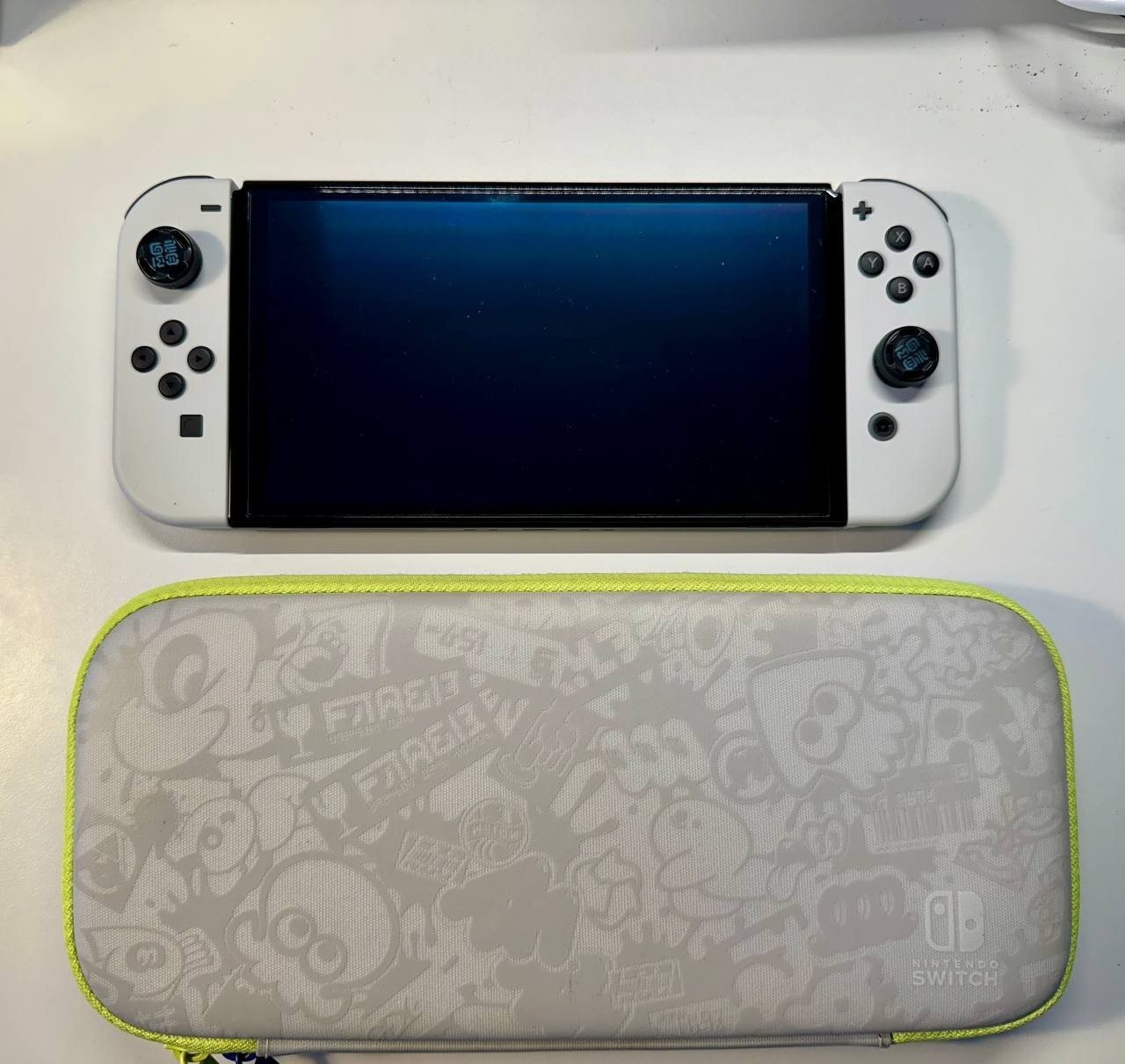 Nintendo Switch OLED Handheld Console – 64GB – White and gamepads