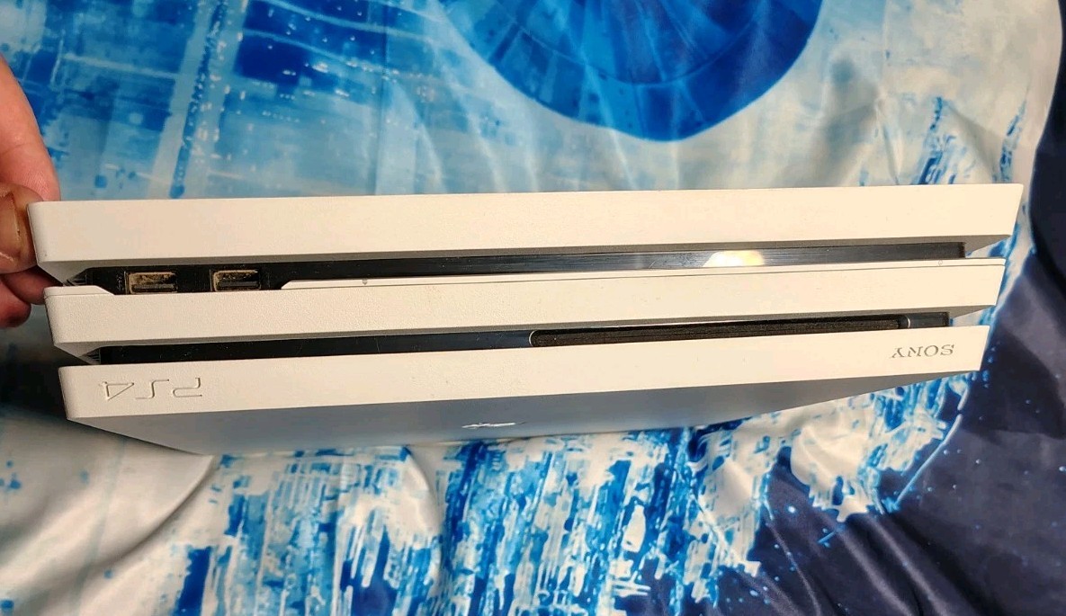 SONY PS4🔥Glacier white Pro 1TB Console[WITH BOX] LOW FIRMWARE 10.5