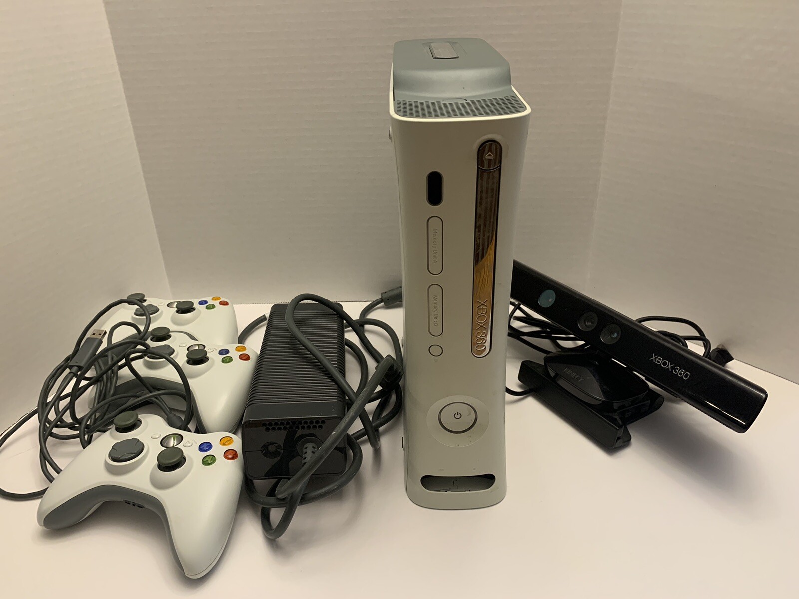 Microsoft Xbox 360 60GB Console Power Supply AV Cable white Controllers LOT