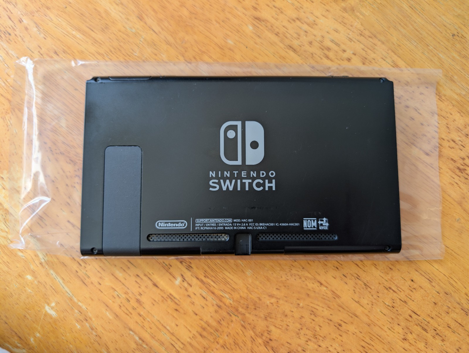 Nintendo Switch 32GB Console CIB w/128GB SD Card and Satisfye Grip