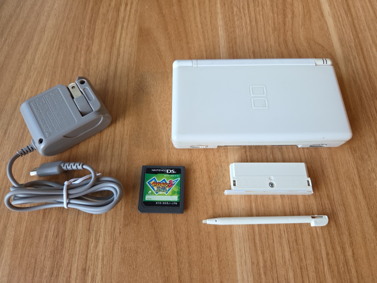 Nintendo DS Lite USG-001 Polar White w/ Charger US SELLER