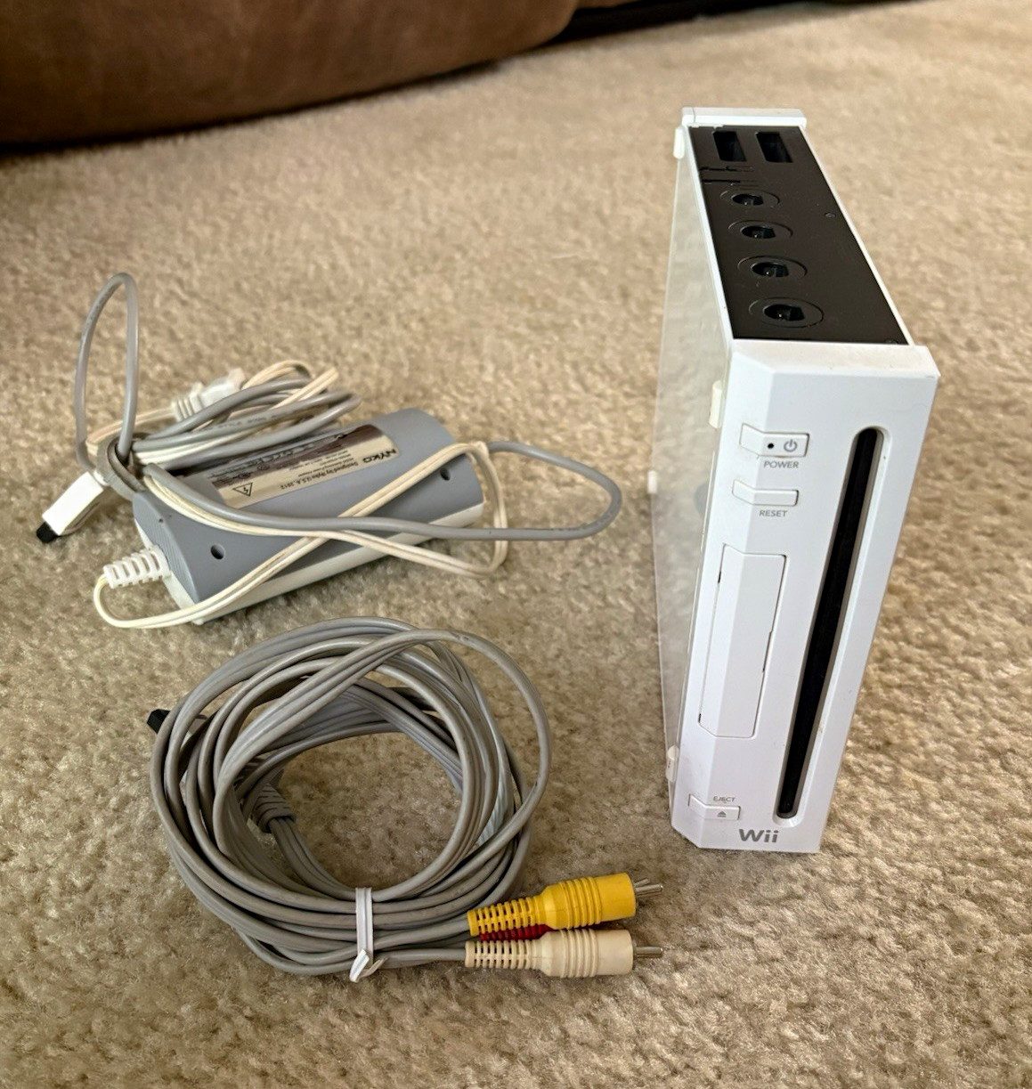 Nintendo Wii RVL-001 White Console w/ Power & AV Cable