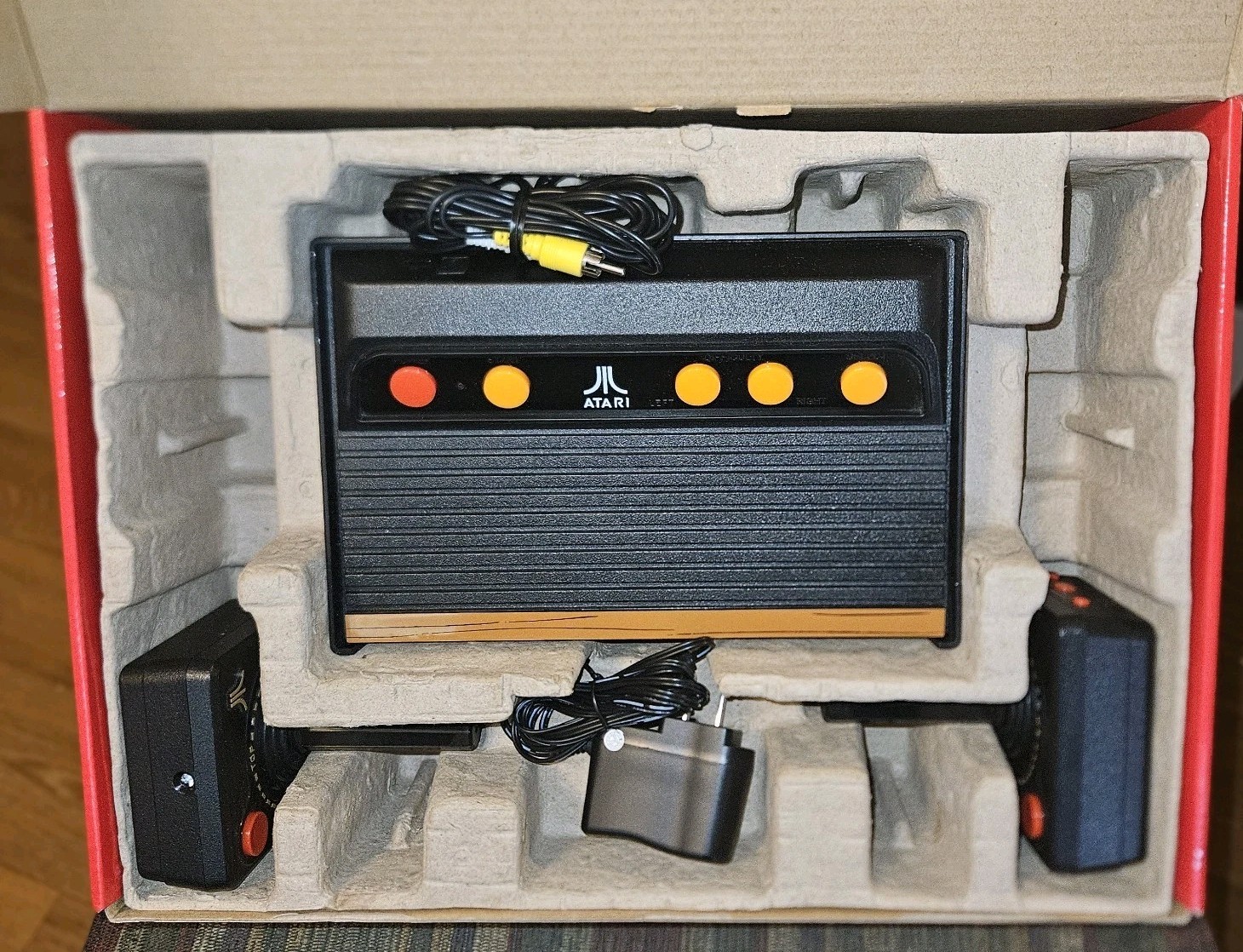 Atari Flashback 5 Classic Game Console 92 Games 2 wireless Controllers AC Adpt