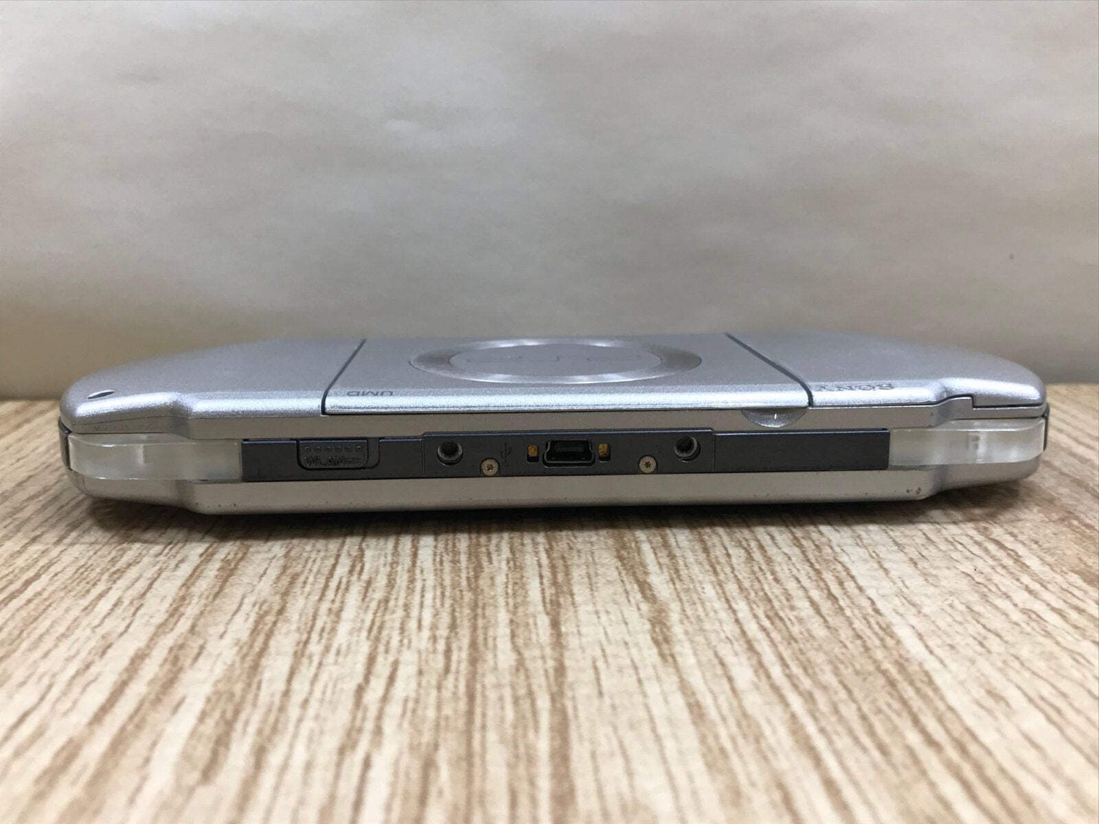 PSP-2000 ICE Silver Console Japan – With Defects GE1697