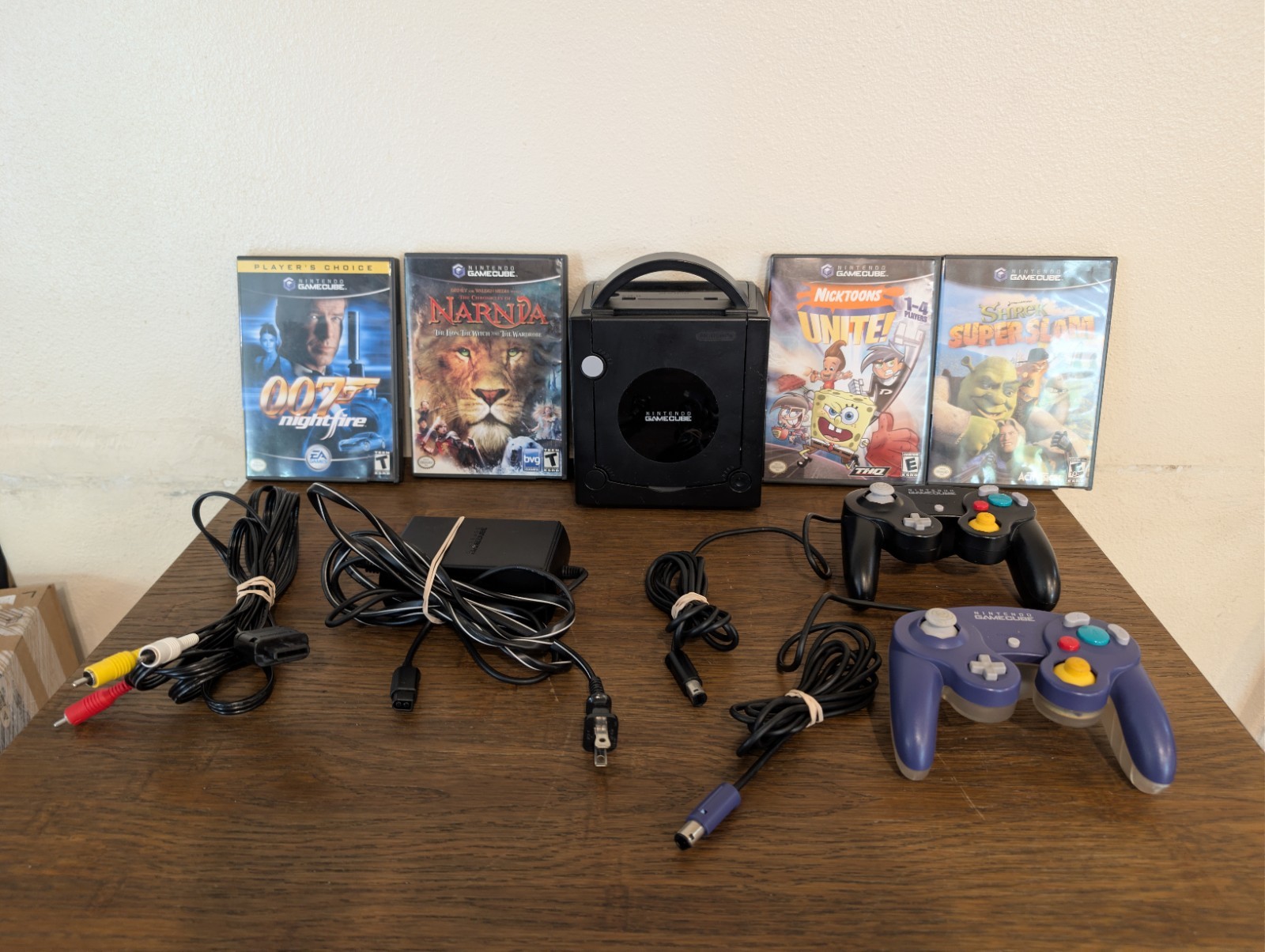 Nintendo Gamecube Console DOL-001 Bundle w Controllers, Power & AV Cable, 4 Game