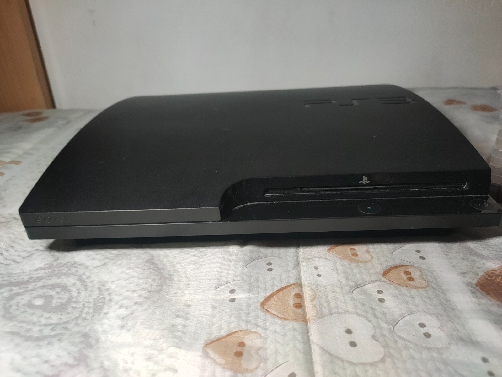 Sony Playstation 3 Slim PS3 Console with 6 Games, Trust GXT Controller and Cables.
